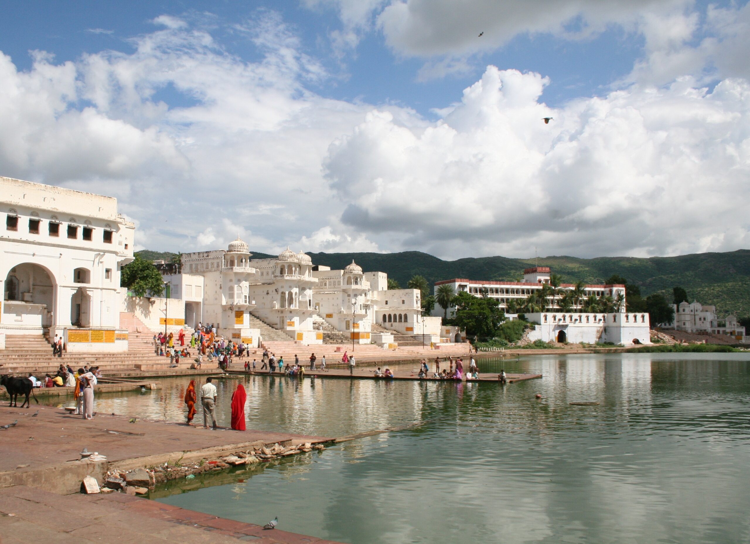 heritage palace hotel in udaipur rajasthan on lake