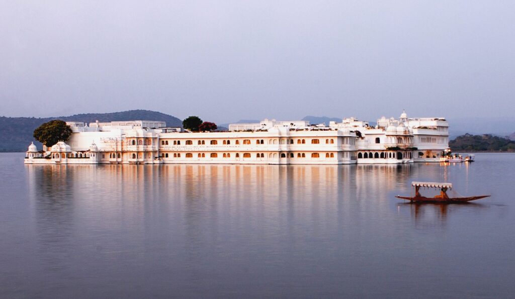taj lake palace udaipur white marble hotel on lake pichola rajasthan india